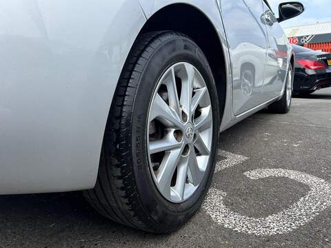 Toyota Auris 1.4 D-4D Icon Hatchback 5dr Diesel Manual Euro 5 (s/s) (90 ps) - U600