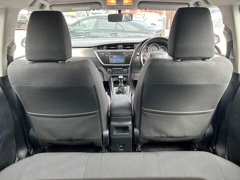 Toyota Auris 1.4 D-4D Icon Hatchback 5dr Diesel Manual Euro 5 (s/s) (90 ps) - U600