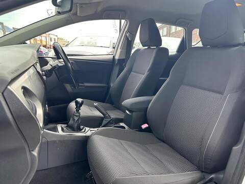 Toyota Auris 1.4 D-4D Icon Hatchback 5dr Diesel Manual Euro 5 (s/s) (90 ps) - U600