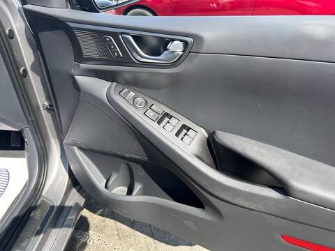 Hyundai IONIQ 38.3kWh Premium Hatchback 5dr Electric Auto (136 ps) - U603