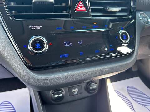 Hyundai IONIQ 38.3kWh Premium Hatchback 5dr Electric Auto (136 ps) - U603
