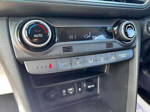 Hyundai KONA 1.0 T-GDi Premium SUV 5dr Petrol Manual Euro 6 (s/s) (120 ps) - U609
