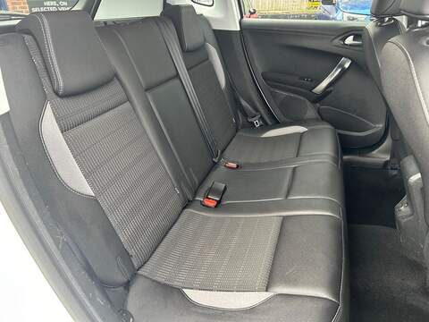 Peugeot 2008 1.6 BlueHDi Allure SUV 5dr Diesel Manual Euro 6 (s/s) (100 ps) - U610