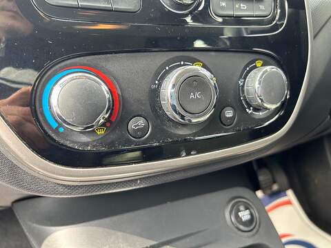 Renault Captur 1.5 dCi ENERGY Expression + SUV 5dr Diesel Manual Euro 6 (s/s) (90 ps) - U613