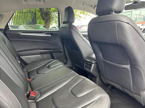 Ford Mondeo 2.0 TDCi Titanium Hatchback 5dr Diesel Manual Euro 6 (s/s) (180 ps) - U615