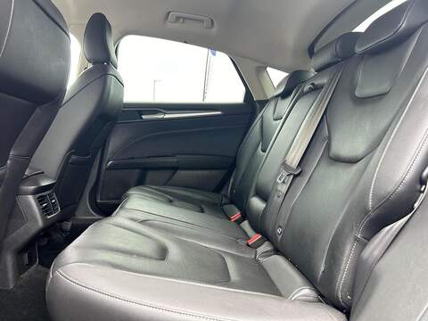 Ford Mondeo 2.0 TDCi Titanium Hatchback 5dr Diesel Manual Euro 6 (s/s) (180 ps) - U615