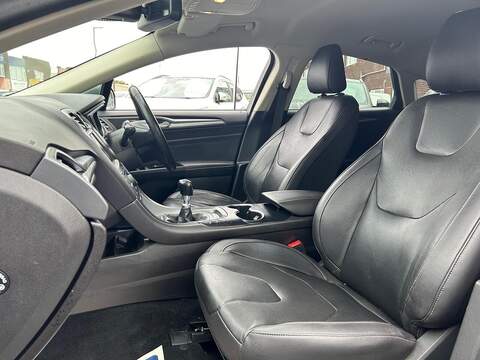 Ford Mondeo 2.0 TDCi Titanium Hatchback 5dr Diesel Manual Euro 6 (s/s) (180 ps) - U615