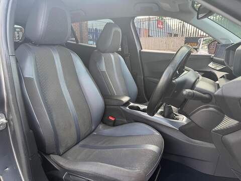 Peugeot 2008 1.2 PureTech Allure Premium SUV 5dr Petrol Manual Euro 6 (s/s) (100 ps) - U631