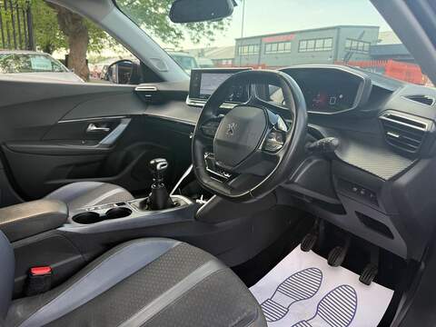 Peugeot 2008 1.2 PureTech Allure Premium SUV 5dr Petrol Manual Euro 6 (s/s) (100 ps) - U631