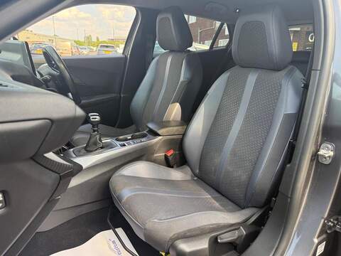 Peugeot 2008 1.2 PureTech Allure Premium SUV 5dr Petrol Manual Euro 6 (s/s) (100 ps) - U631