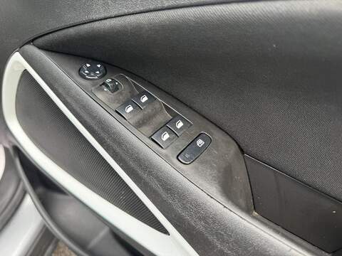 Vauxhall Crossland X 1.2 Turbo Griffin SUV 5dr Petrol Manual Euro 6 (s/s) (110 ps) - U636