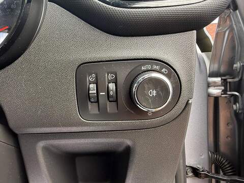 Vauxhall Crossland X 1.2 Turbo Griffin SUV 5dr Petrol Manual Euro 6 (s/s) (110 ps) - U636