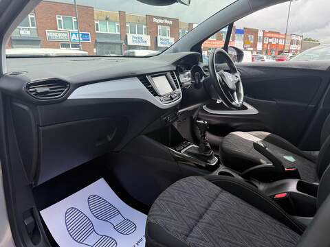 Vauxhall Crossland X 1.2 Turbo Griffin SUV 5dr Petrol Manual Euro 6 (s/s) (110 ps) - U636