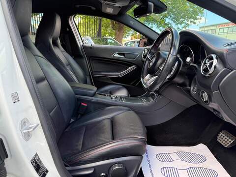 Mercedes-Benz GLA 2.1 GLA220d AMG Line (Premium) SUV 5dr Diesel 7G-DCT 4MATIC Euro 6 (s/s) (177 ps) - U640