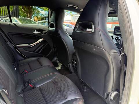 Mercedes-Benz GLA 2.1 GLA220d AMG Line (Premium) SUV 5dr Diesel 7G-DCT 4MATIC Euro 6 (s/s) (177 ps) - U640