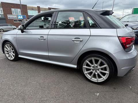 Audi A1 A1 S line Hatchback 1 Manual Petrol - U656