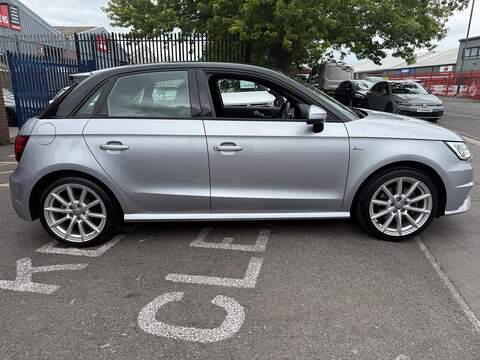 Audi A1 A1 S line Hatchback 1 Manual Petrol - U656