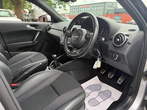 Audi A1 A1 S line Hatchback 1 Manual Petrol - U656