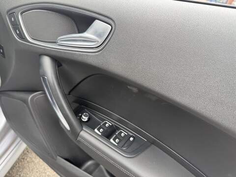 Audi A1 A1 S line Hatchback 1 Manual Petrol - U656