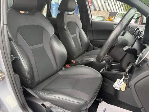 Audi A1 A1 S line Hatchback 1 Manual Petrol - U656