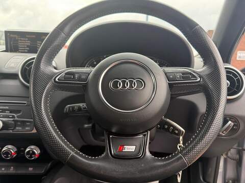 Audi A1 A1 S line Hatchback 1 Manual Petrol - U656