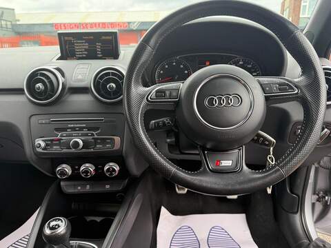 Audi A1 A1 S line Hatchback 1 Manual Petrol - U656