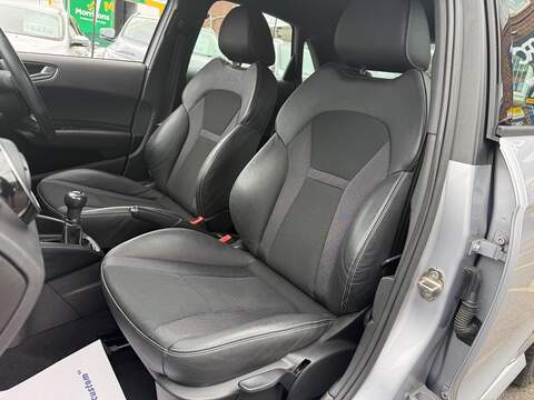 Audi A1 A1 S line Hatchback 1 Manual Petrol - U656