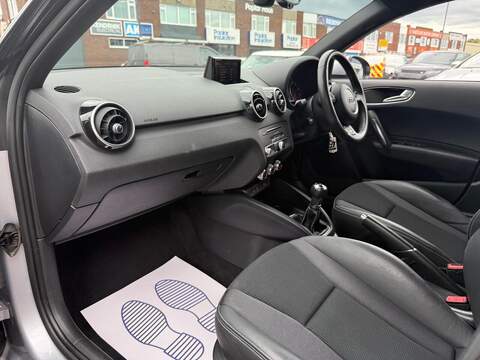Audi A1 A1 S line Hatchback 1 Manual Petrol - U656
