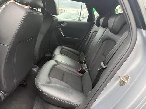 Audi A1 A1 S line Hatchback 1 Manual Petrol - U656