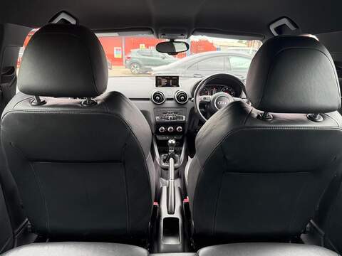 Audi A1 A1 S line Hatchback 1 Manual Petrol - U656