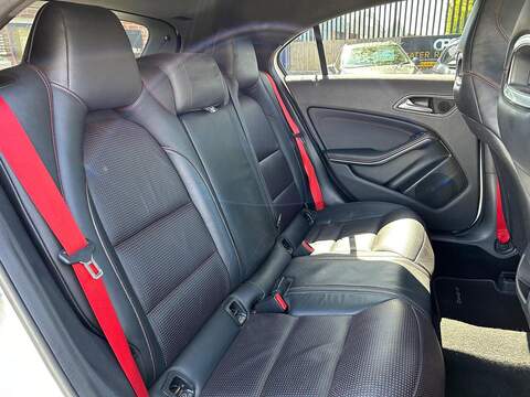 Mercedes-Benz A Class 2.0 A250 BlueEfficiency Engineered by AMG 7G-DCT Euro 6 (s/s) 5dr - U66
