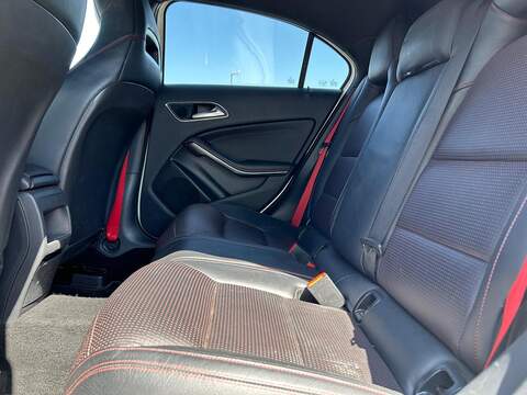 Mercedes-Benz A Class 2.0 A250 BlueEfficiency Engineered by AMG 7G-DCT Euro 6 (s/s) 5dr - U66