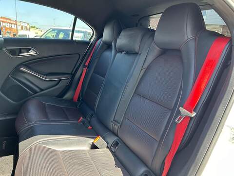 Mercedes-Benz A Class 2.0 A250 BlueEfficiency Engineered by AMG 7G-DCT Euro 6 (s/s) 5dr - U66