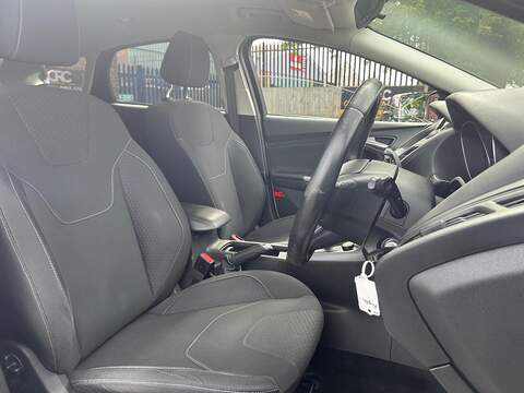 Ford Focus 1.0T EcoBoost Zetec Edition Hatchback 5dr Petrol Manual Euro 6 (s/s) (125 ps) - U661