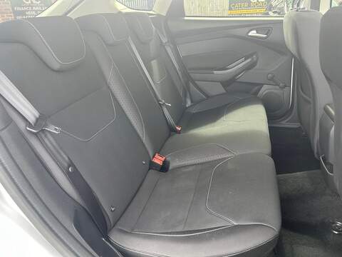 Ford Focus 1.0T EcoBoost Zetec Edition Hatchback 5dr Petrol Manual Euro 6 (s/s) (125 ps) - U661