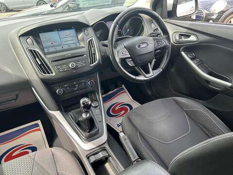 Ford Focus 1.0T EcoBoost Zetec Edition Hatchback 5dr Petrol Manual Euro 6 (s/s) (125 ps) - U661