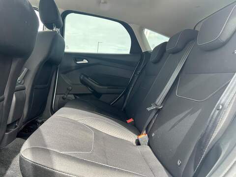 Ford Focus 1.0T EcoBoost Zetec Edition Hatchback 5dr Petrol Manual Euro 6 (s/s) (125 ps) - U661
