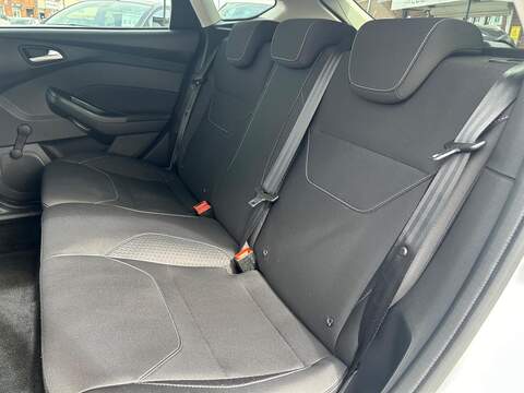 Ford Focus 1.0T EcoBoost Zetec Edition Hatchback 5dr Petrol Manual Euro 6 (s/s) (125 ps) - U661
