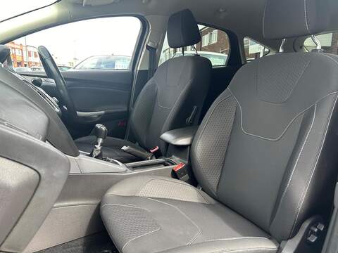 Ford Focus 1.0T EcoBoost Zetec Edition Hatchback 5dr Petrol Manual Euro 6 (s/s) (125 ps) - U661