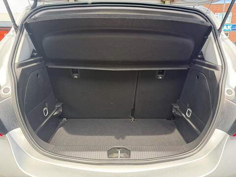 Vauxhall Corsa 1.4i ecoFLEX SE Hatchback 5dr Petrol Manual Euro 6 (90 ps) - U670