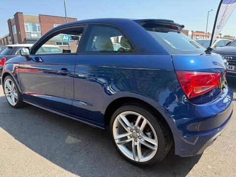 Audi A1 1.4 TFSI S line Hatchback 3dr Petrol Manual Euro 5 (s/s) (122 ps) - U674