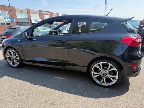 Ford Fiesta 1.0T EcoBoost ST-Line Hatchback 3dr Petrol Manual Euro 6 (s/s) (125 ps) - U676