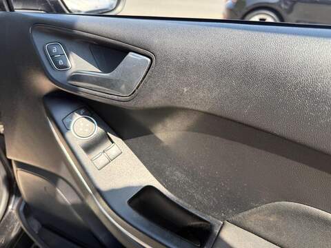 Ford Fiesta 1.0T EcoBoost ST-Line Hatchback 3dr Petrol Manual Euro 6 (s/s) (125 ps) - U676