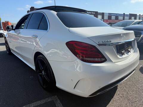 Mercedes-Benz C Class 2.1 C300dh AMG Line (Premium Plus) Saloon 4dr Diesel Hybrid G-Tronic+ Euro 6 (s/s) (231 ps) - U677