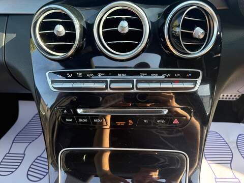 Mercedes-Benz C Class 2.1 C300dh AMG Line (Premium Plus) Saloon 4dr Diesel Hybrid G-Tronic+ Euro 6 (s/s) (231 ps) - U677