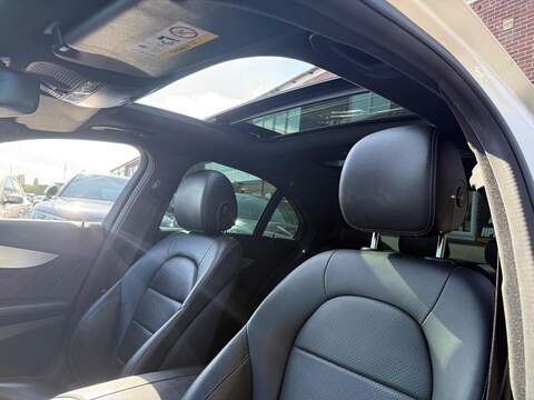 Mercedes-Benz C Class 2.1 C300dh AMG Line (Premium Plus) Saloon 4dr Diesel Hybrid G-Tronic+ Euro 6 (s/s) (231 ps) - U677