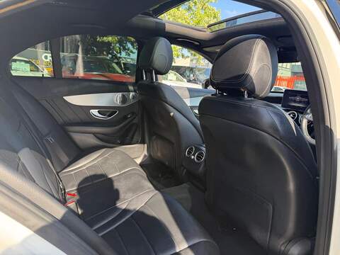 Mercedes-Benz C Class 2.1 C300dh AMG Line (Premium Plus) Saloon 4dr Diesel Hybrid G-Tronic+ Euro 6 (s/s) (231 ps) - U677