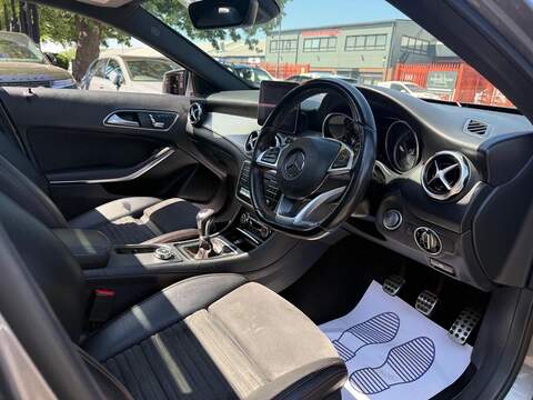Mercedes-Benz GLA 2.1 GLA200d AMG Line (Premium Plus) SUV 5dr Diesel Manual Euro 6 (s/s) (136 ps) - U679