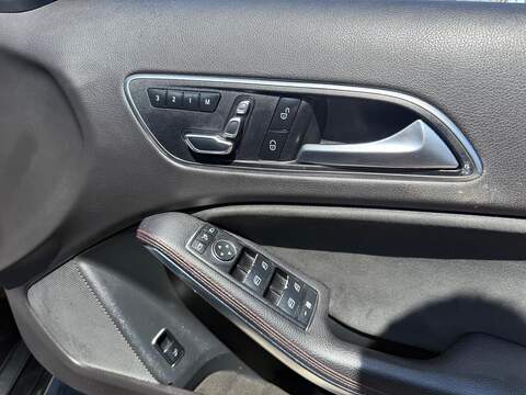 Mercedes-Benz GLA 2.1 GLA200d AMG Line (Premium Plus) SUV 5dr Diesel Manual Euro 6 (s/s) (136 ps) - U679