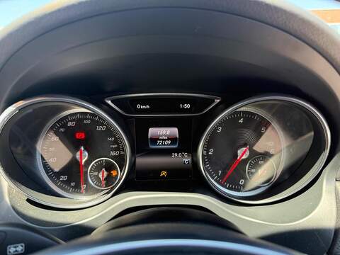 Mercedes-Benz GLA 2.1 GLA200d AMG Line (Premium Plus) SUV 5dr Diesel Manual Euro 6 (s/s) (136 ps) - U679